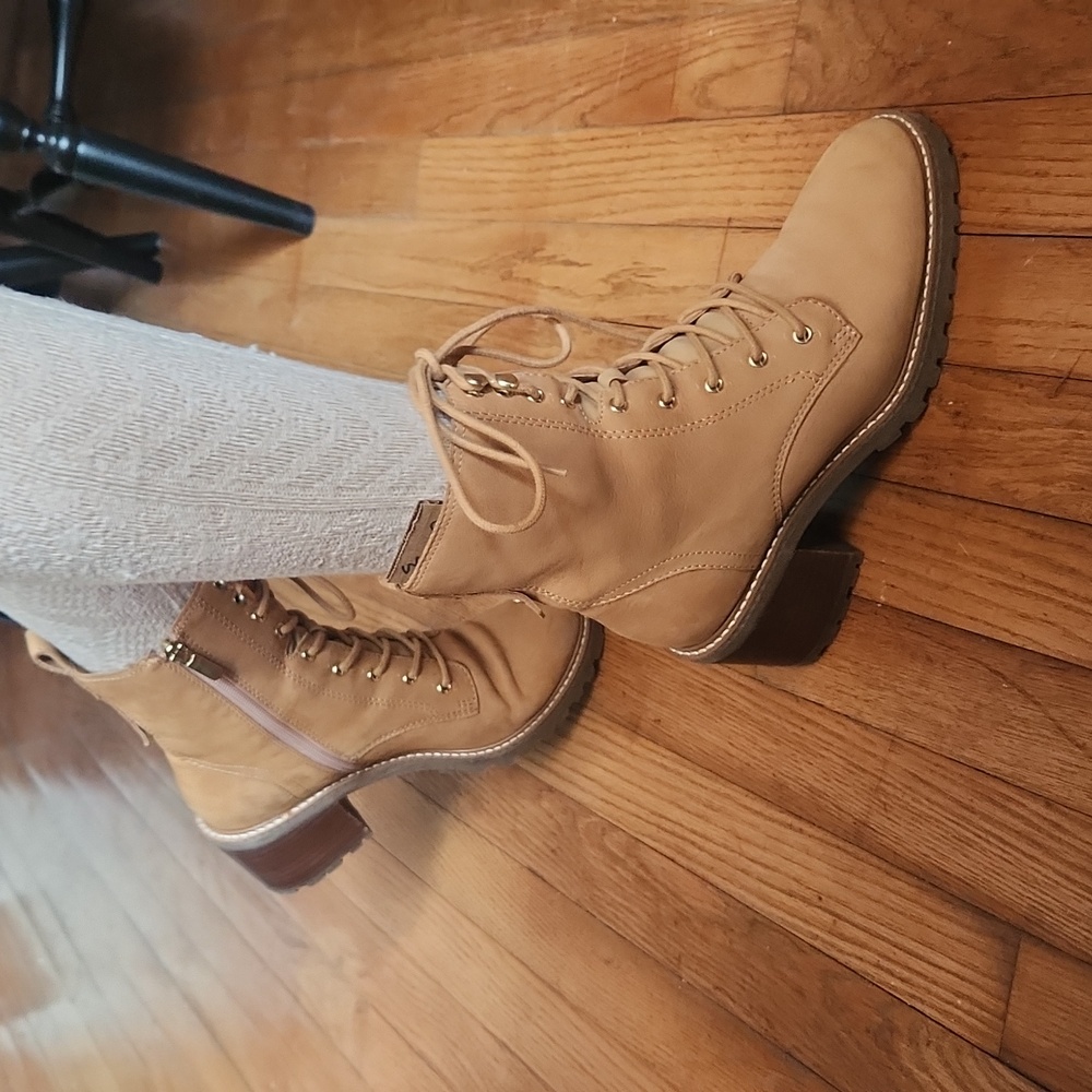 Crown Vintage Tan Lace-Up Heeled Boots